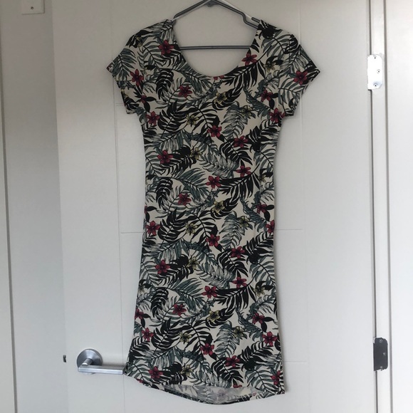 BNWT thyme dress size S - Picture 6 of 6